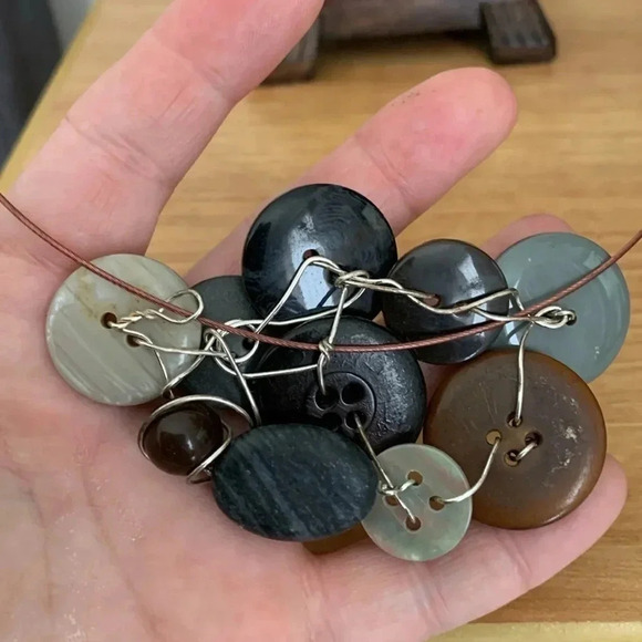 Buttons -  necklace - Picture 7 of 8